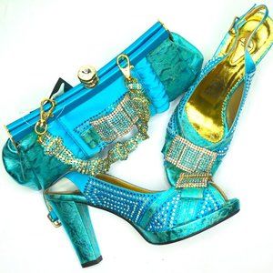 PRIM AND PROPER TURQUOISE S&B SET